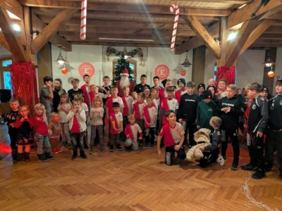 +++ Weihnachtsfeier mit leuchtenden Kinderaugen +++