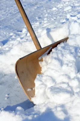 Bei Schnee und Glätte sind auch Grundstückseigentümer/-innen mit in der Pflicht!