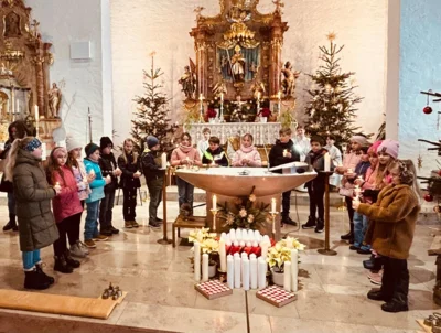 Lichtmess als wichtiger Schritt zur Erstkommunion (Bild vergr&ouml;&szlig;ern)