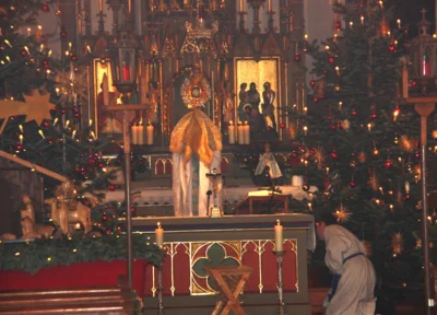 Mit eucharistischen Segen ins neue Jahr gestartet (Bild vergr&ouml;&szlig;ern)