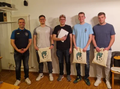 v.l.n.r.: 1. Vorsitzender Timoth Fetscher, Kai Vogelsang, Dominik Schilling, Jan Wahl, Luca Beck (Bild vergr&ouml;&szlig;ern)