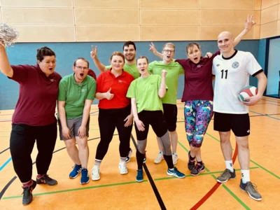 Volleyballturnier mit Musik (Bild vergr&ouml;&szlig;ern)