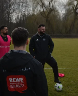 Kreisklassen-Krimi, Karten-Kabarett und Comeback-Könige (Bild vergr&ouml;&szlig;ern)