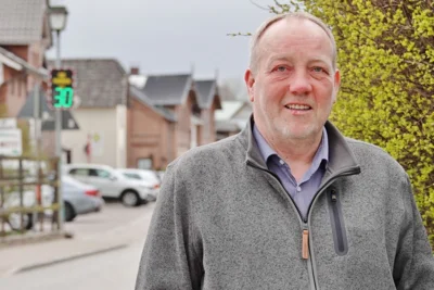 Sönke Siebke hat Schmalensee Geschwindigkeitsanzeigen geschenkt