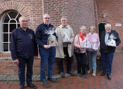 Treue Mitglieder des Möhlenkring Idafehn wurden geehrt. Zu sehen sind v.l.: Böde Busboom (Vorsitzender), Frank Groeneveld, Karl-Heinz Kempem. Käthe Schmidt, Käthe de Boer und Günther Lüken. (Bild vergr&ouml;&szlig;ern)