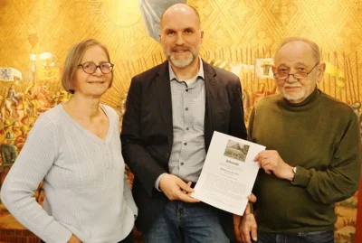 Die gewählten Christiane Schlüter und Christian Detof mit Ehrenmitglied Norbert von der Stein
