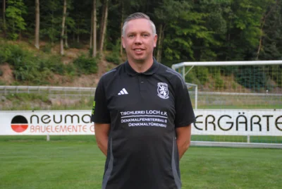 Trainer Rudolph war natürlich mit im Freudentaumel (Bild vergr&ouml;&szlig;ern)