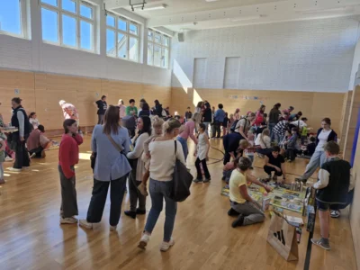 Großer Andrang beim diesjährigen Bücherfest (Bild vergr&ouml;&szlig;ern)