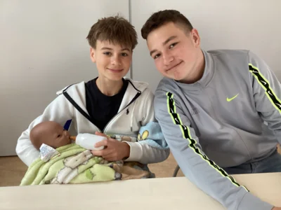 Vorschaubild zur Meldung: Babybedenkzeit Klasse 8