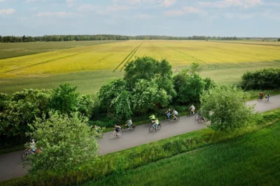 Auch in diesem Jahr beteiligt sich der Landkreis OPR wieder an der Aktion Stadtradeln. Offizieller Auftakt ist am 23. Mai 2026 mit einer Radtour in Wusterhausen/Dosse. Bis zum Aktionsende am 12. Juni 2026 gilt es wieder, möglichst viele Wege klimafreundlich mit dem Fahrrad zurückzulegen. © 3viertel3 GmbH