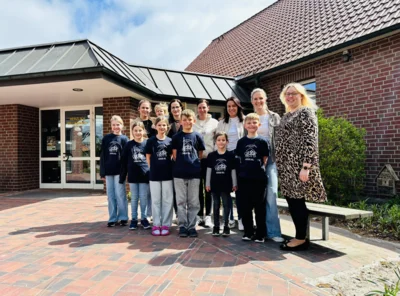 Neue Schul-T-Shirts für gemeinsame Veranstaltungen (Bild vergr&ouml;&szlig;ern)