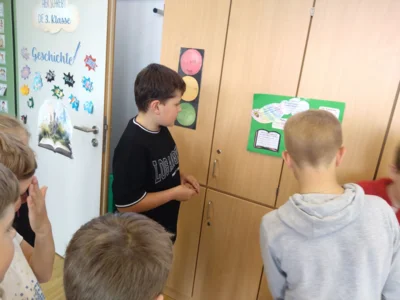Experimente in Klasse 2 und 3 (Bild vergr&ouml;&szlig;ern)