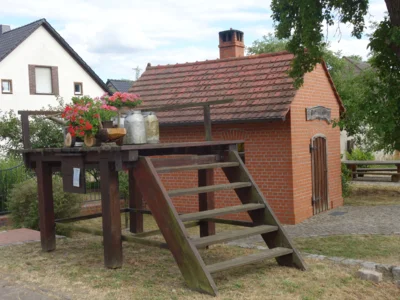 Blick auf den Dissener Dorfbackofen.