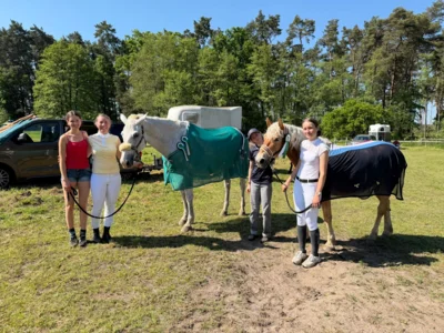 v.l.n.r.: Emilia, Theres, Hanja, Marie, Belle Amora und Florentine nach der Siegerehrung