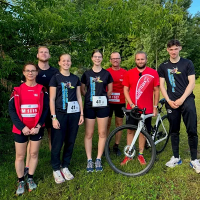 Laufteam am Tollensesee (Bild vergr&ouml;&szlig;ern)
