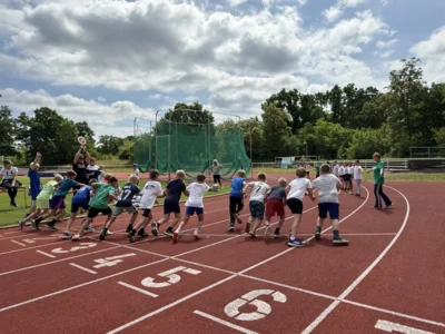 Kindertagsüberraschung im Ernst-Thälmann-Stadion (Bild vergr&ouml;&szlig;ern)