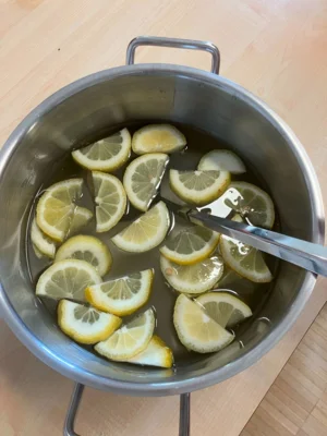 Holunderblütensirup in der OGTS (Bild vergr&ouml;&szlig;ern)
