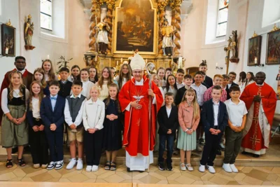 Meldung: 30 junge Christen empfangen in Harrling heiliges Sakrament der Firmung „Baustelle Leben“