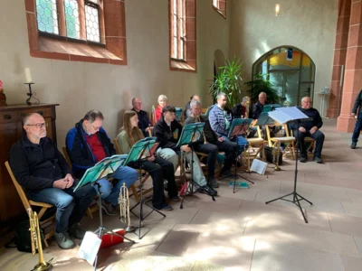 Der Posaunenchor vor dem Gottesdienst in der Marienkirche (Bild vergr&ouml;&szlig;ern)