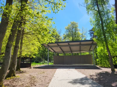 Die barrierefreie Zuwegung zur Waldbühne ist abgeschlossen (Bild vergr&ouml;&szlig;ern)