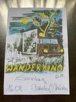 Wanderkino am Neukalener Bahnhof (Bild vergr&ouml;&szlig;ern)