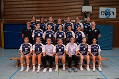 KSV-Mädels freuen sich auf das erste Ligaspiel (Bild vergr&ouml;&szlig;ern)