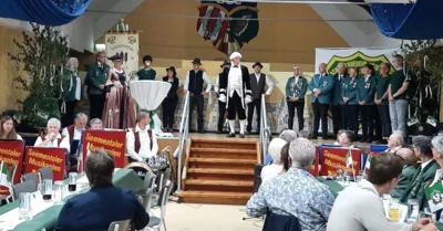 Geschichtsvortrag mit Fürstin Eleonore (Elke Appel) und den Ober Seemer Sonntagsbläsern