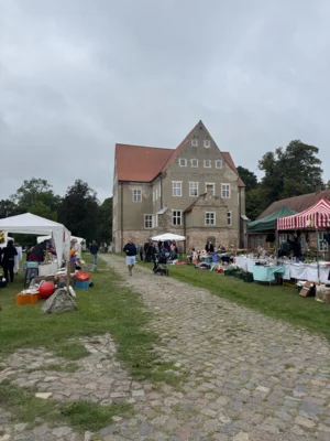 Ludwigsburger Schlosshof-Flohmarkt