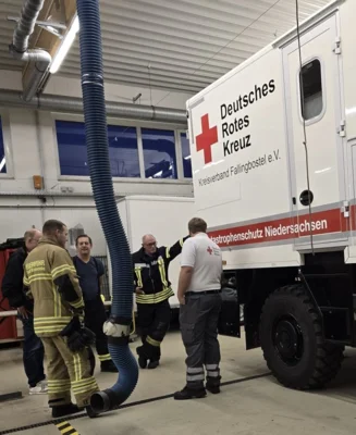 Ausbildung Drehleiter und Besuch des DRK (Bild vergr&ouml;&szlig;ern)