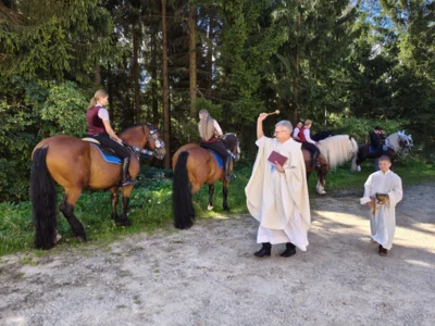 Tradition der Reiterwallfahrt flammte wieder auf (Bild vergr&ouml;&szlig;ern)