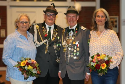 Vizekönig Dirk Köster mit seiner Ehefrau Ursula (re) und dem Adjutantenpaar Marco und Anja Becker