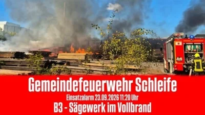 Einsatzbericht 38/2026 - 23.09.2026 B3 Großbrand - Halle von Sägewerk in Vollbrand, Weißwasser