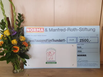 Foto zur Meldung: Eine unerwartete Überraschung: 2.500 Euro für unseren Schulhof!