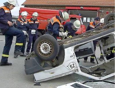 Foto zu Meldung: Feuerwehr trainiert in Zinnitz Rettungseinsatz