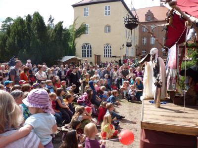 Foto zu Meldung: TROTZ DES WIDRIGEN WETTERS ZOG DAS MITTELALTER-SPEKTAKEL AUF DER PLATTENBURG WIEDER 6000 GÄSTE AN