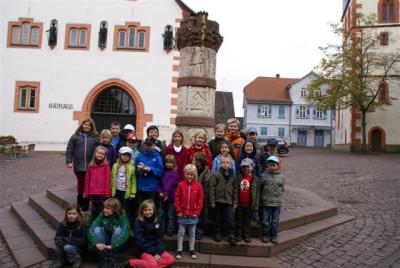 Kinderchor Wenings besucht Marionettentheater in Steinau