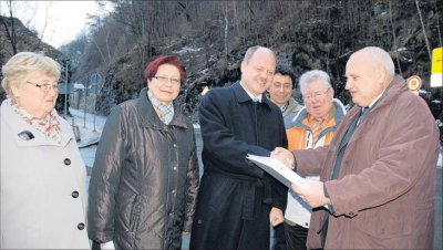 Foto zu Meldung: Licht in Rübelands Höhle: Geld für Brücke nach Neuwerk, Studie für Susenburg: Ergebnisreicher Ministerbesuch gestern Nachmittag zu dringenden Bauvorhaben