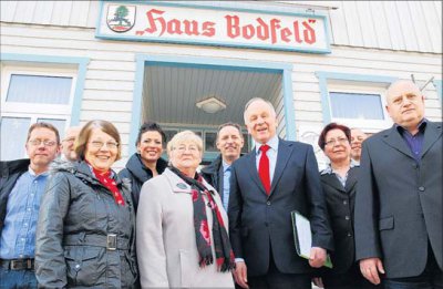 Foto zu Meldung: Viel Geld für den Anschluss an die Welt - Förderbescheid für Oberharzstadt zum Internetausbau in sechs „weißen Flecken“ überreicht