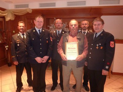 Foto zur Meldung: Johann Kirchmayer zum Ehrenkommandanten der Schönertinger Feuerwehr ernannt