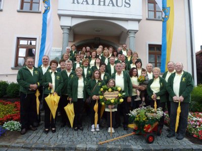Foto zur Meldung: Das 100-jährige Gründungsfest des OGV Rattenberg trotz wiederholter Regenschauer ein voller Erfolg 