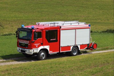 Foto zur Meldung: Das neue Löschfahrzeug der Feuerwehr Prackenbach ist seit 1. August im Einsatz