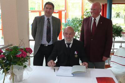 Foto zu Meldung: Gerhard Richter für Verdienste um den Sport geehrt
