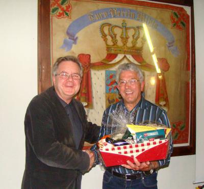 Den Dank der Gemeinde an den scheidenden Eckard Krause überbrachte Bürgermeister Rainer Lämmerhirt. Den Dank der Gemeinde an den scheidenden Eckard Krause überbrachte Bürgermeister Rainer Lämmerhirt.