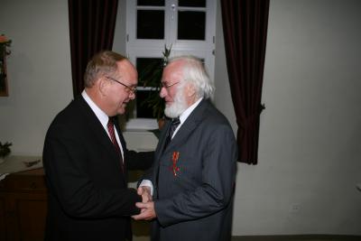 Foto zur Meldung: Verdienstkreuz für Achim Walther