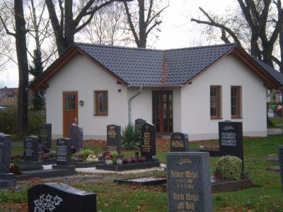 Die neue Trauerhalle auf dem Friedhof in Altengottern. Foto: Frank