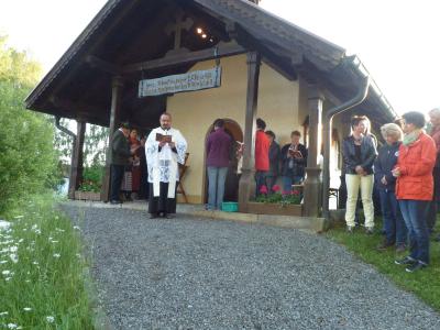 Foto zur Meldung: Letzte Maiandacht in der Dorfkapelle zum Hl. Wendelin