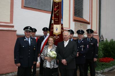Foto zur Meldung: Ehrenkommandant und Fahnenmutter feiern Eiserne Hochzeit