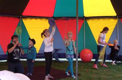 Herzlich willkommen im Zirkus Fehrow-lino! (Bild vergr&ouml;&szlig;ern)