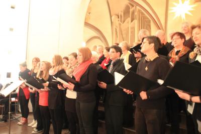 Foto zur Meldung: Weihnachtskonzert Kirche Lindhorst mit Jugendchor