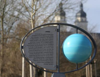 Die Stele am Beginn des Uranusweges in Plauen